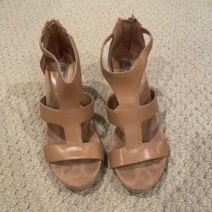 Tan INC heels good condition